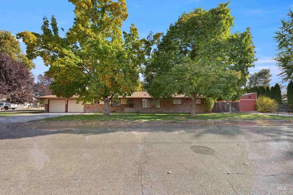 402 S Utah Ave, Fruitland, ID 83619 photo 2