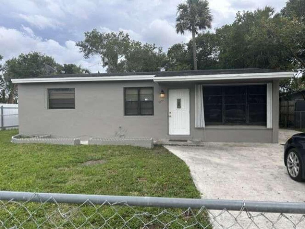 3370 NW 8th Place, Lauderhill, FL 33311