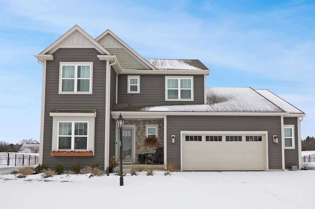 2826 Yahara DRIVE, Summit, WI 53066
