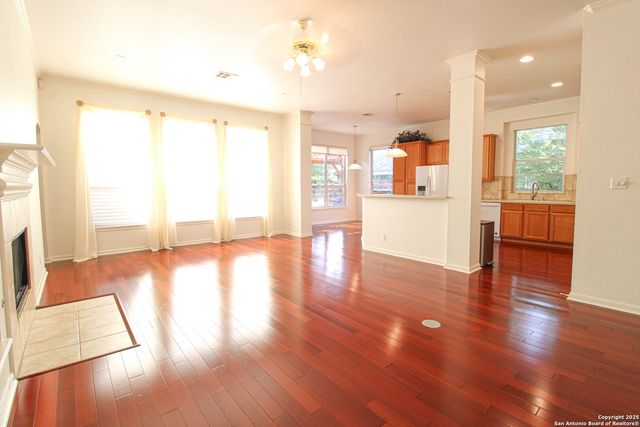 121 ANTLER CIR, San Antonio, TX 78232