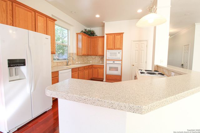 121 ANTLER CIR, San Antonio, TX 78232