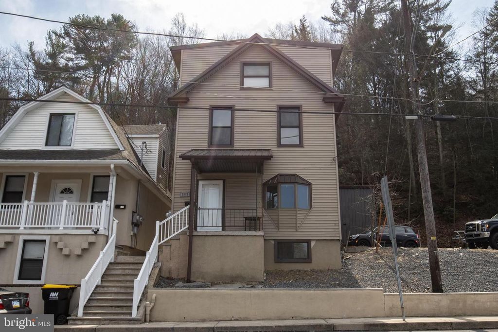 589 PEACOCK STREET, Pottsville, PA 17901