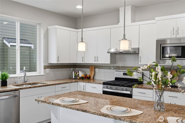 19217 8th Avenue W, Lynnwood, WA 98036