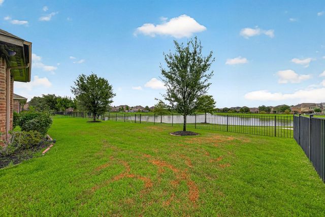9110 Hollowcreek Point Lane, Cypress, TX 77433