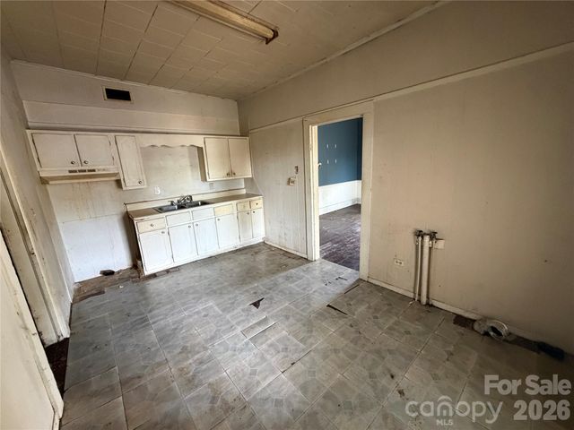 512 W 2nd Street, Cherryville, NC 28021