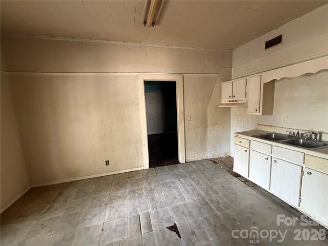512 W 2nd Street, Cherryville, NC 28021