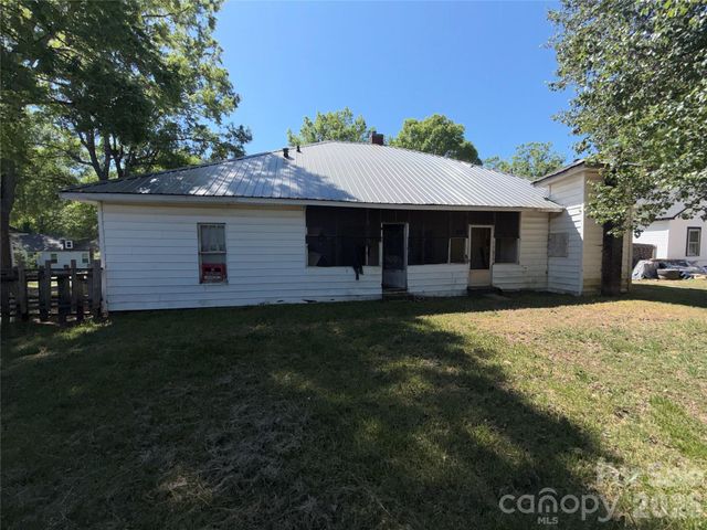512 W 2nd Street, Cherryville, NC 28021