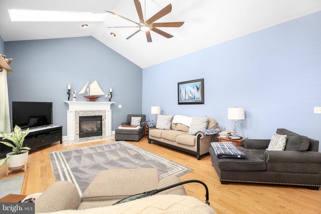 108 HUNTINGTON HILLS LN, Fredericksburg, VA 22401