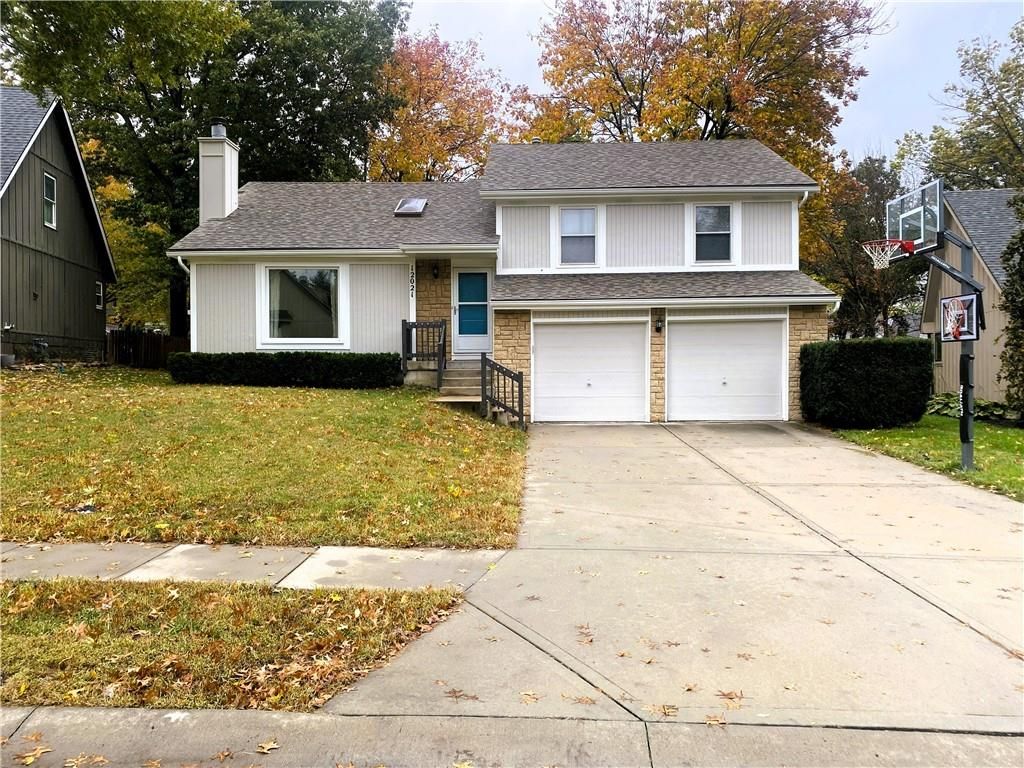 12021 S HAGAN Street, Olathe, KS 66062