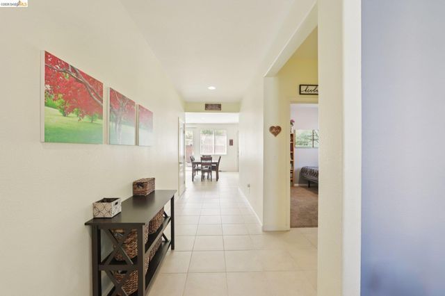 1327 Tuolumne Way, Oakley, CA 94561