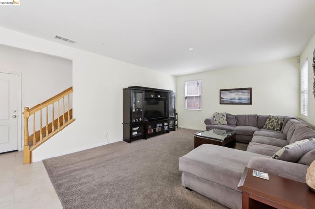 1327 Tuolumne Way, Oakley, CA 94561