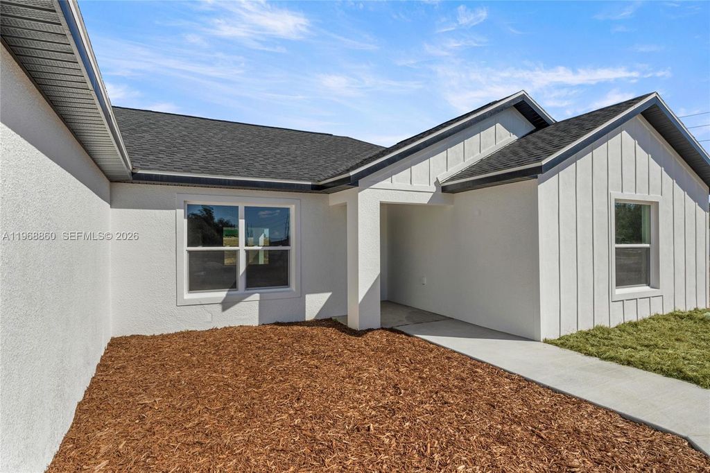 Image 10 of property listing at 9989 SW 42nd Ave, Ocala, FL 34476