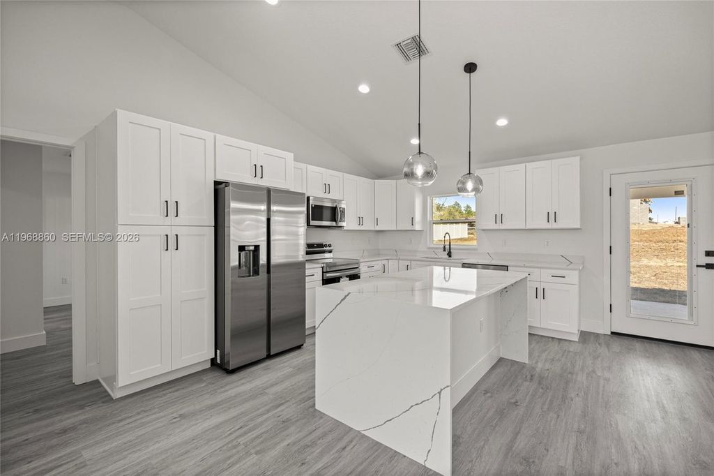 Image 14 of property listing at 9989 SW 42nd Ave, Ocala, FL 34476