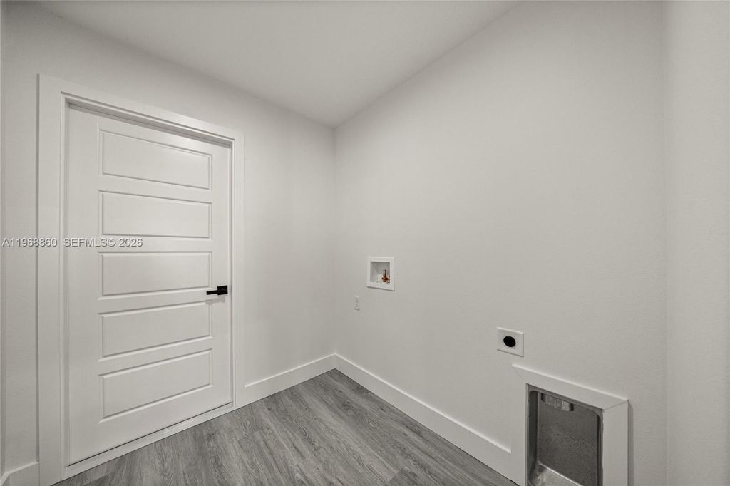 Image 17 of property listing at 9989 SW 42nd Ave, Ocala, FL 34476