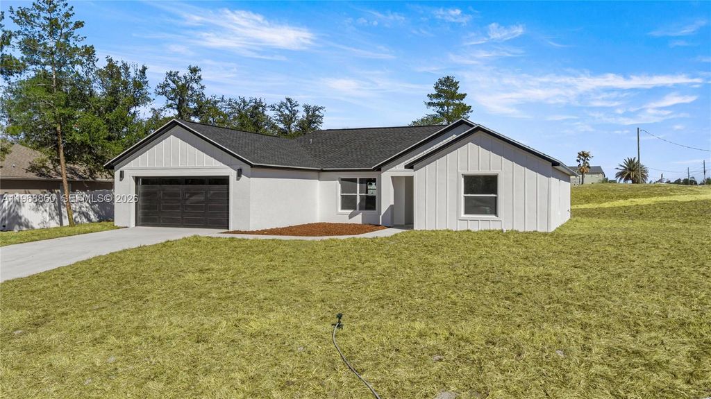 Image 3 of property listing at 9989 SW 42nd Ave, Ocala, FL 34476