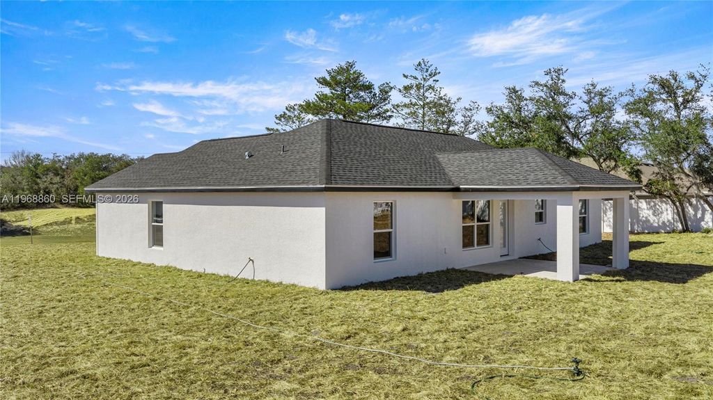 Image 4 of property listing at 9989 SW 42nd Ave, Ocala, FL 34476