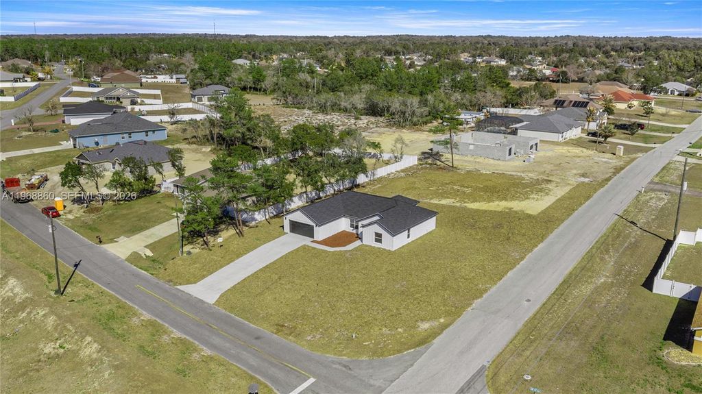 Image 6 of property listing at 9989 SW 42nd Ave, Ocala, FL 34476