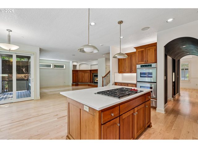 8768 Sw MARSEILLES Dr, Beaverton, OR 97007