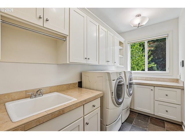 8768 Sw MARSEILLES Dr, Beaverton, OR 97007