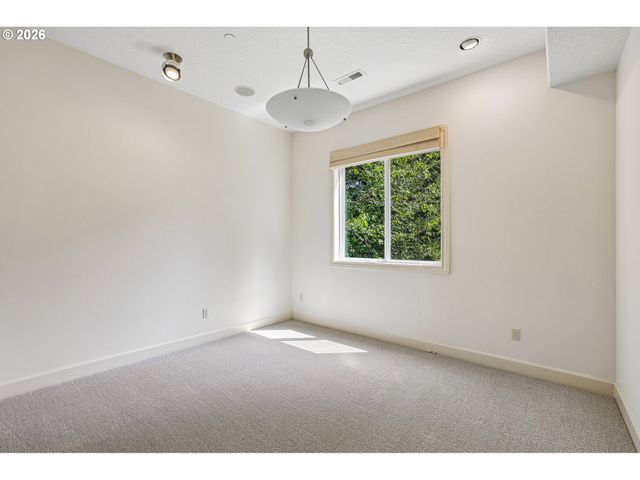 8768 Sw MARSEILLES Dr, Beaverton, OR 97007