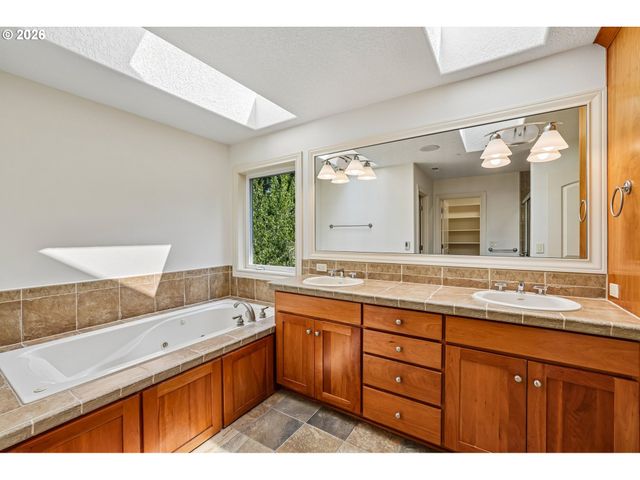8768 Sw MARSEILLES Dr, Beaverton, OR 97007