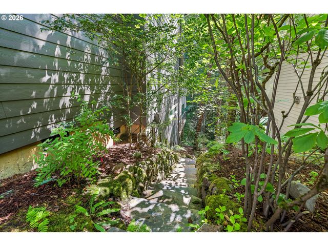 8768 Sw MARSEILLES Dr, Beaverton, OR 97007