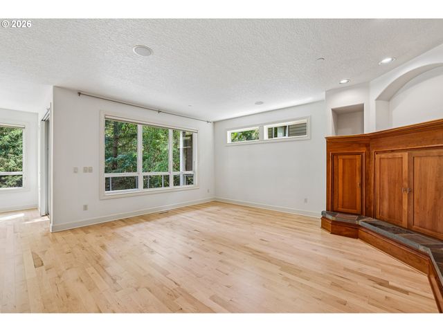 8768 Sw MARSEILLES Dr, Beaverton, OR 97007