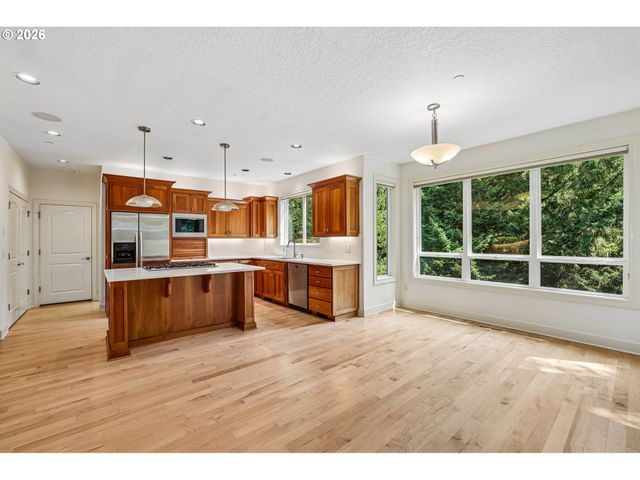 8768 Sw MARSEILLES Dr, Beaverton, OR 97007