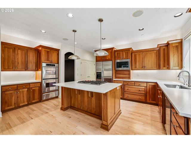 8768 Sw MARSEILLES Dr, Beaverton, OR 97007
