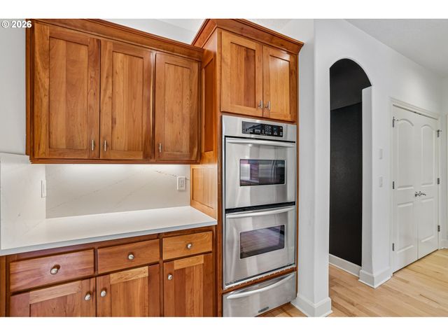 8768 Sw MARSEILLES Dr, Beaverton, OR 97007