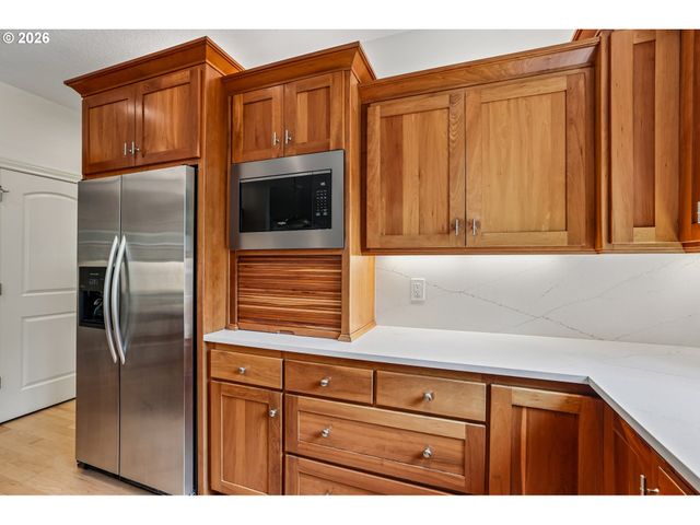 8768 Sw MARSEILLES Dr, Beaverton, OR 97007