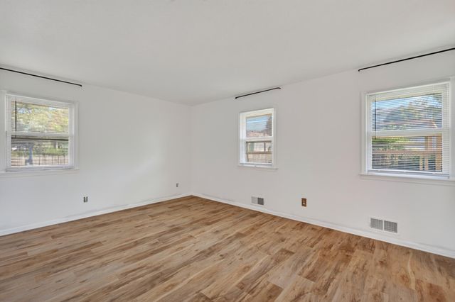 766 Idaho Avenue E, Saint Paul, MN 55106