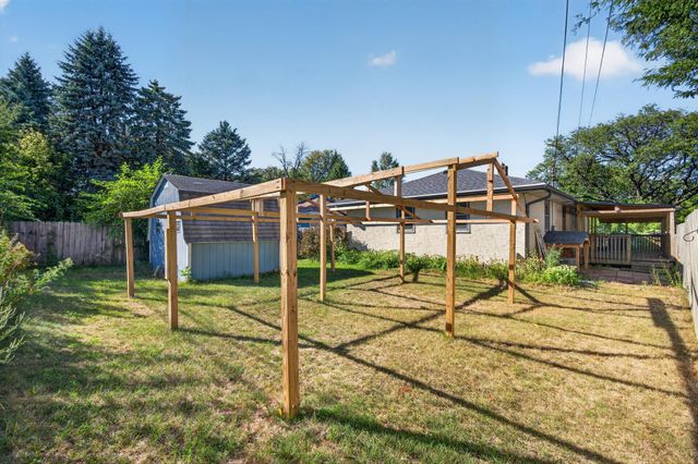 766 Idaho Avenue E, Saint Paul, MN 55106