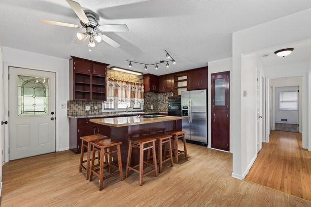 766 Idaho Avenue E, Saint Paul, MN 55106