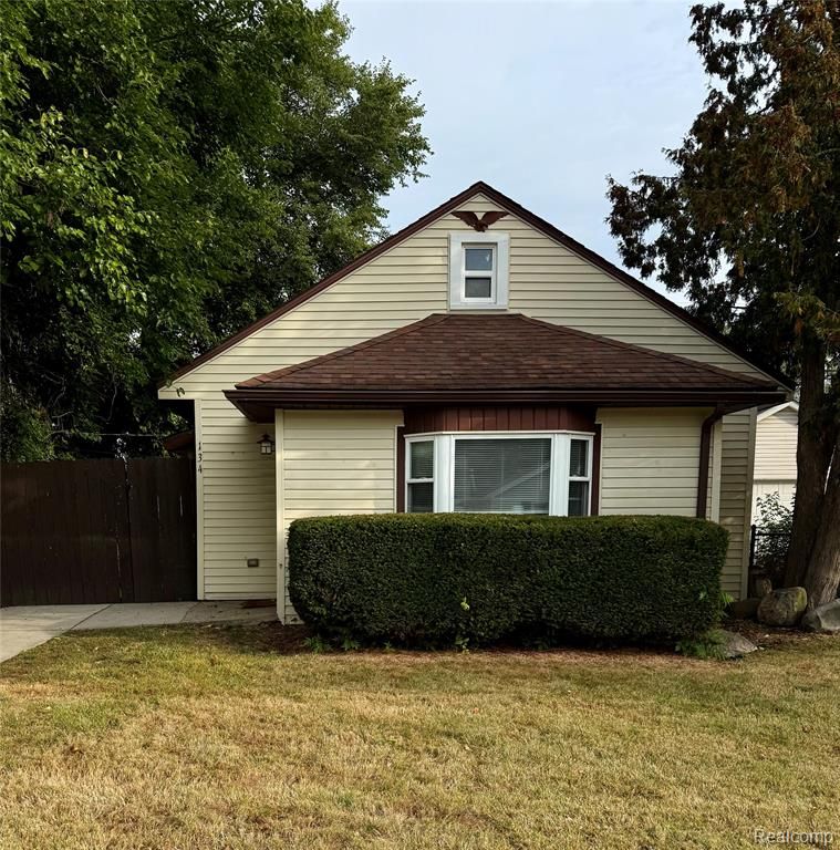 134 W Brickley Avenue, Hazel Park, MI 48030