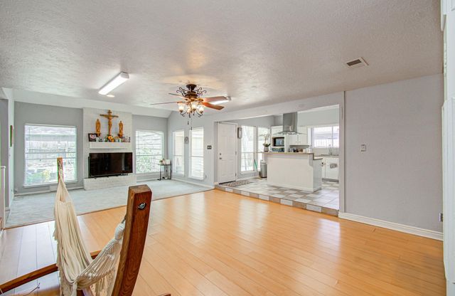 6602 Castle Lane Drive, Houston, TX 77066