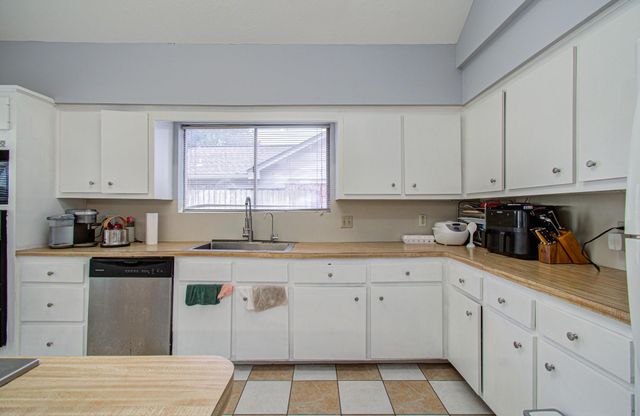 6602 Castle Lane Drive, Houston, TX 77066
