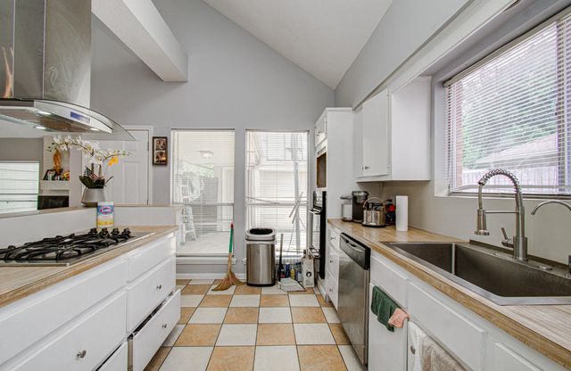 6602 Castle Lane Drive, Houston, TX 77066
