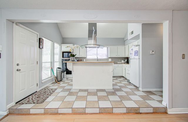 6602 Castle Lane Drive, Houston, TX 77066