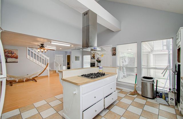 6602 Castle Lane Drive, Houston, TX 77066
