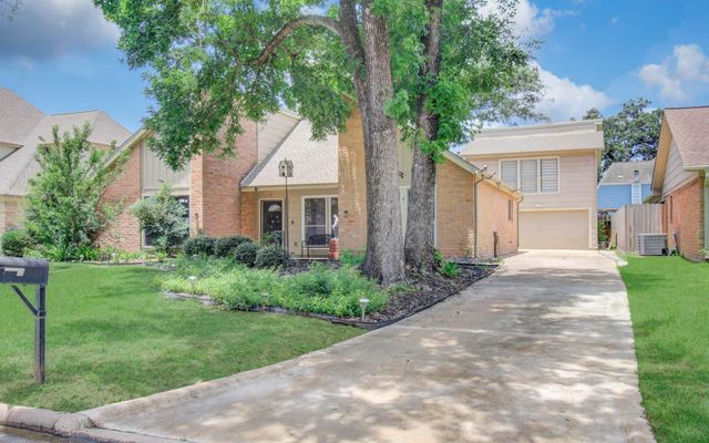 6602 Castle Lane Drive, Houston, TX 77066
