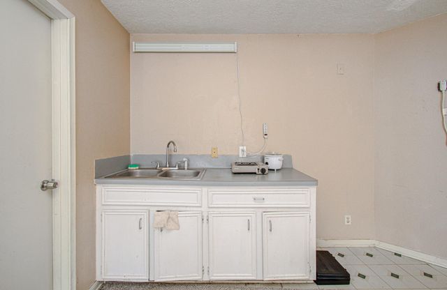 6602 Castle Lane Drive, Houston, TX 77066
