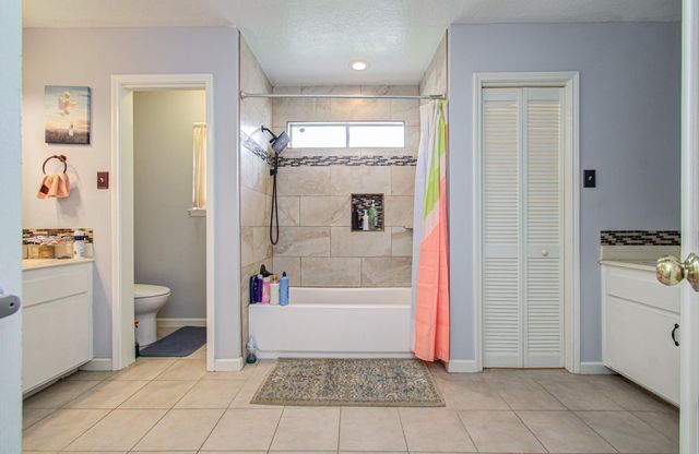 6602 Castle Lane Drive, Houston, TX 77066