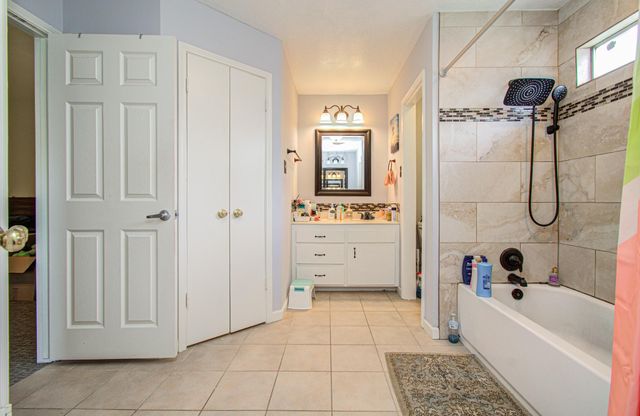 6602 Castle Lane Drive, Houston, TX 77066