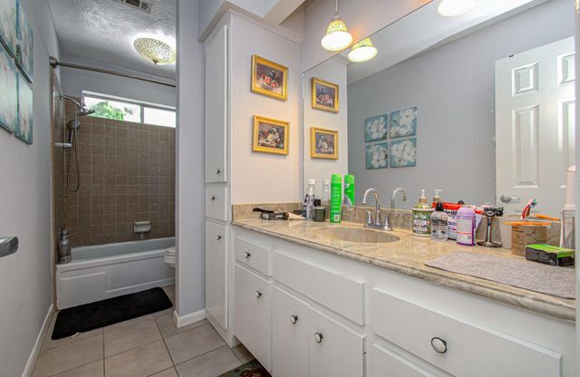 6602 Castle Lane Drive, Houston, TX 77066