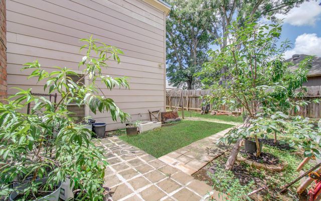 6602 Castle Lane Drive, Houston, TX 77066