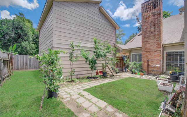 6602 Castle Lane Drive, Houston, TX 77066