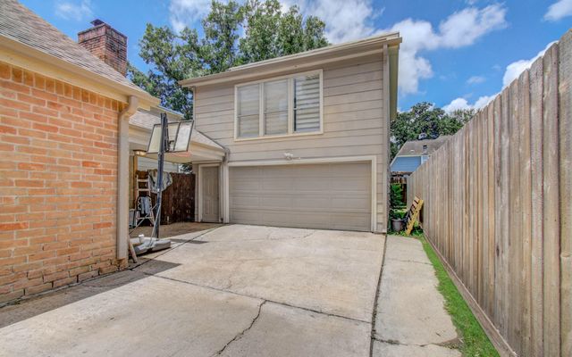 6602 Castle Lane Drive, Houston, TX 77066