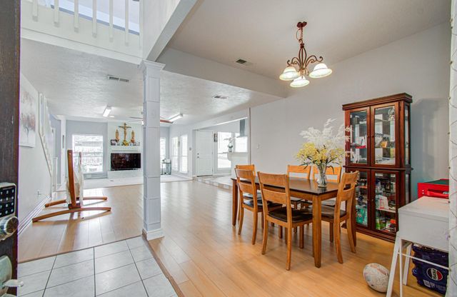 6602 Castle Lane Drive, Houston, TX 77066