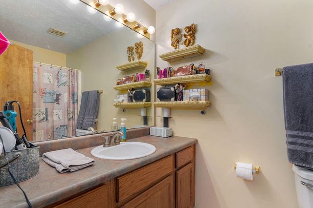 450 S Basswood Avenue, Republic, MO 65738